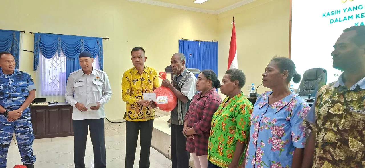 BAZNAS Kabupaten Jayapura Salurkan Ratusan Paket Sembako dan Tunai kepada Warga OAP