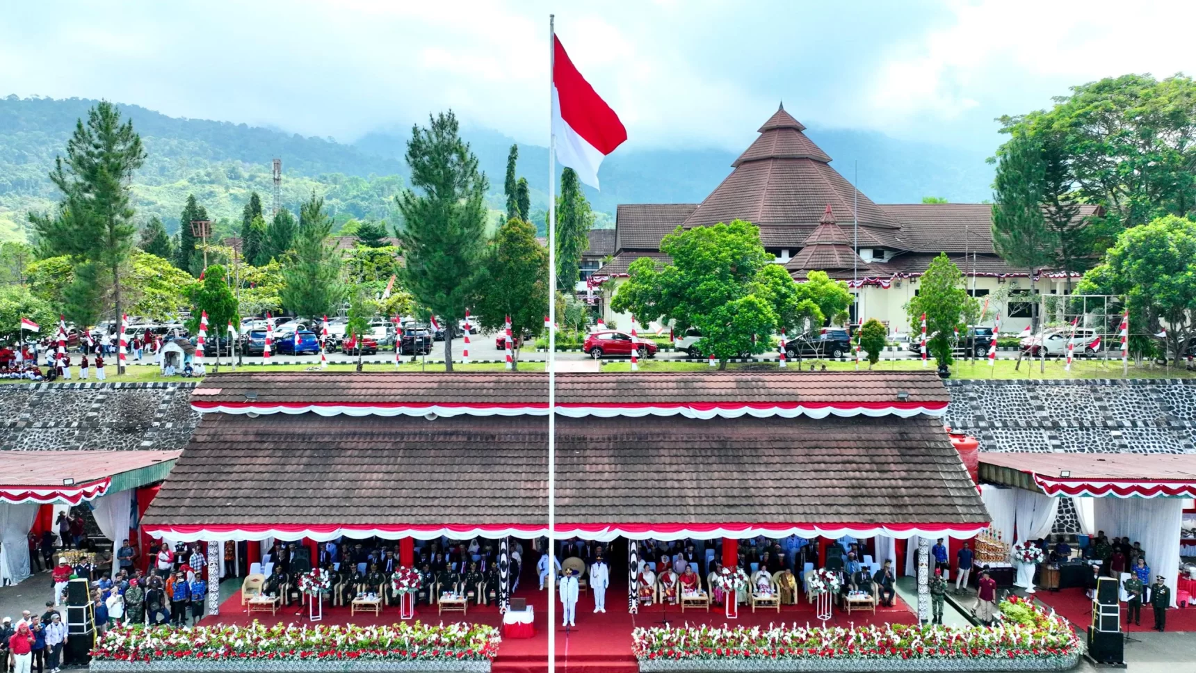 Bupati dan Wakil Bupati Jayapura Perdana Pimpin Upacara HUT ke- 80 RI