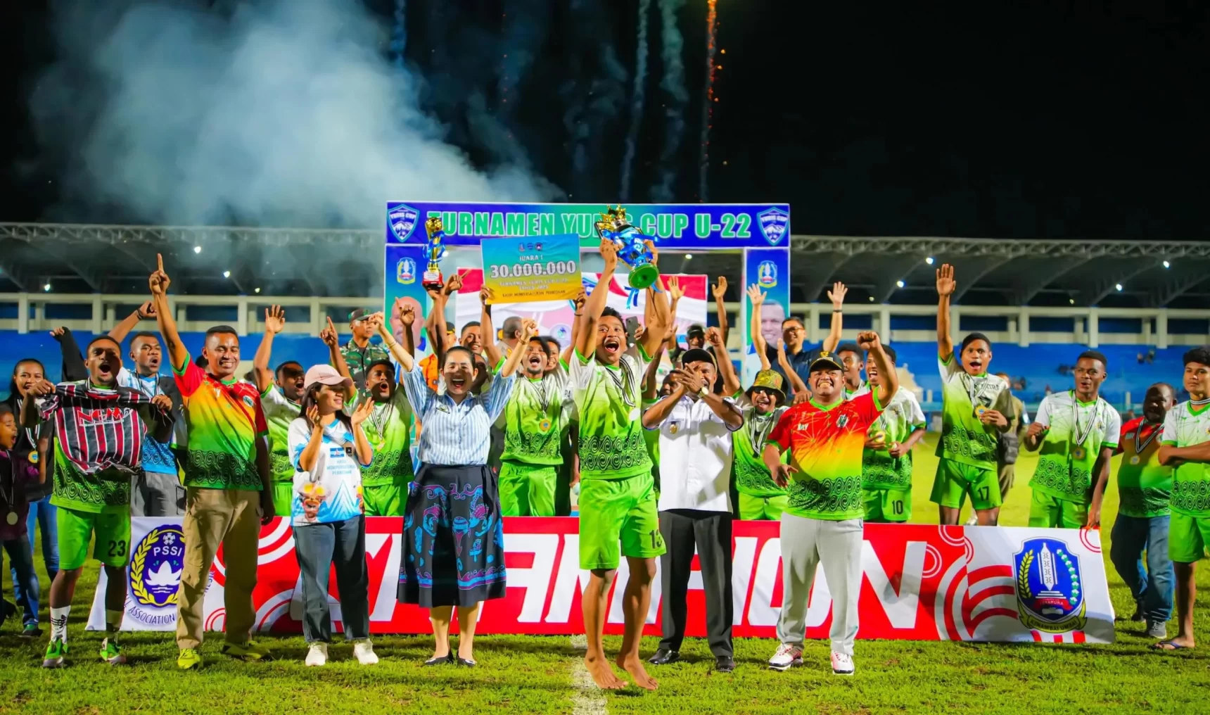 Bupati dan Wakil Bupati Jayapura Resmi Tutup Turnamen Sepak Bola Yuris Cup U-22 tahun 2025