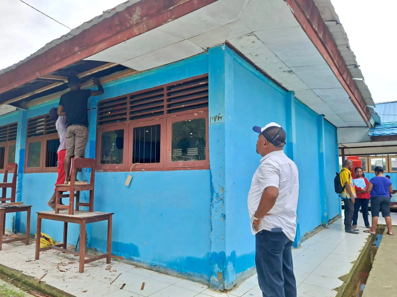 Bupati Jayapura Tinjau Sekolah di Kampung Kensio, Salurkan Bantuan Untuk Rehabilitasi