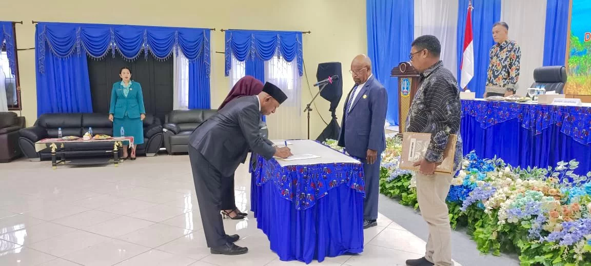 Bupati Yunus Wonda Lantik 63 Pejabat Eselon III dan IV