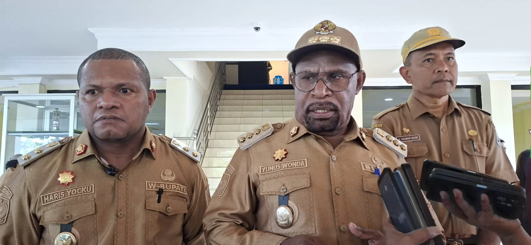 Bupati Yunus Wonda Minta ASN Selesaikan Persoalan Tidak Cara Premanisme