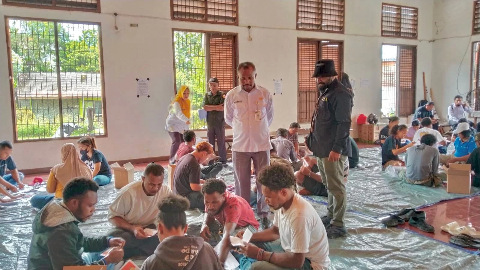 KPU Kabupaten Jayapura Lakukan Sortir dan Pelipatan Surat Suara