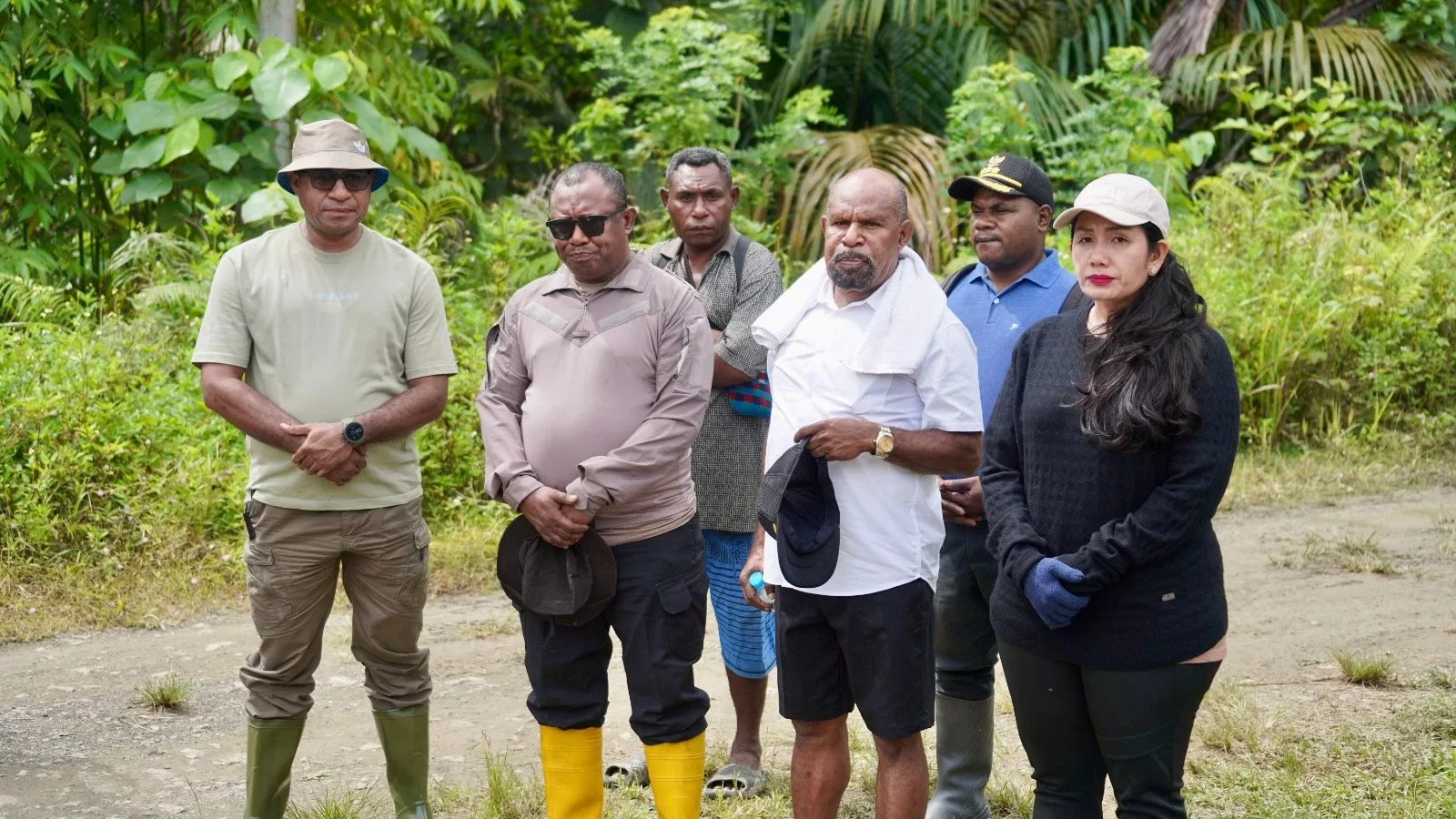 Menembus Hutan Dan Sungai, Bupati Jayapura Tempuh Medan Berat Ke Kampung Omon