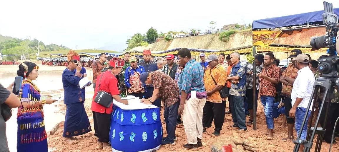 Peletakan Batu Pertama Pembangunan Gedung Tongkonan, Ondofolo Kampung Doyo Lama Pastikan Tak Ada Gangguan