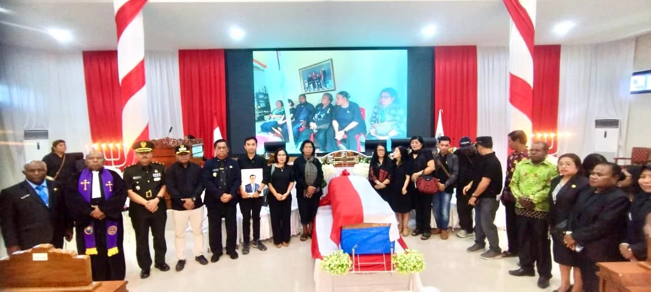 Pj Bupati Siriwa Hadiri Paripurna Upacara Pelepasan Jenazah Anggota DPRK Daud Batti