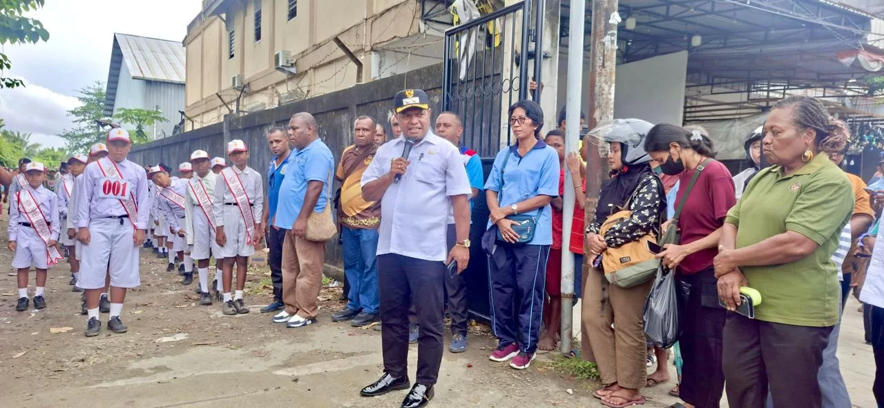 Semarak Hardiknas 2026, Wakil Bupati Jayapura Buka Lomba Gerak Jalan Tingkat Pelajar