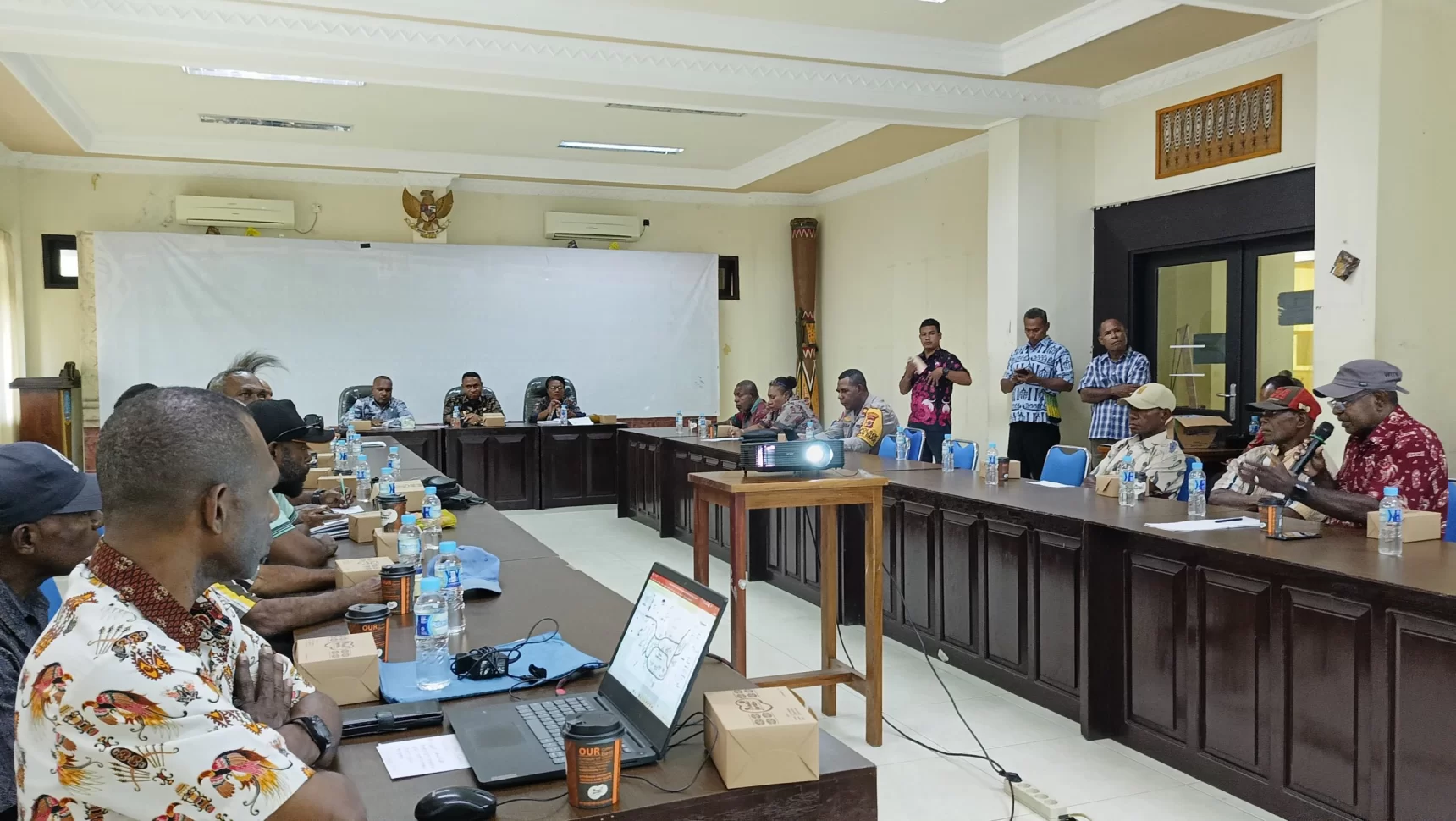 Seriusi Sengketa Tanah SMP Depapre, Pemerintah Gelar Pertemuan Dengan Masyarakat Adat