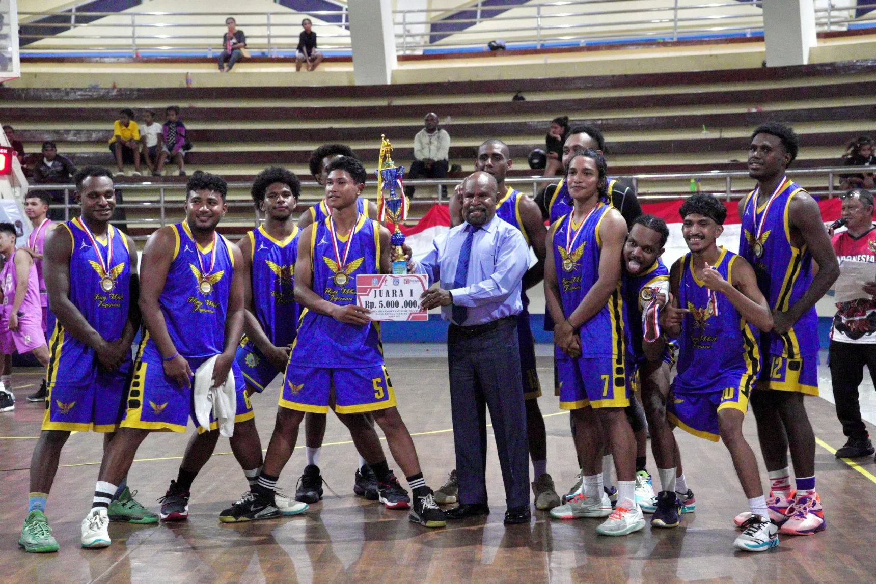Tutup Turnamen Basket Ball, Bupati Jayapura Beri Motivasi Bagi Para Atlet
